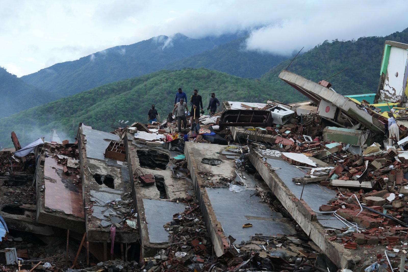 Untold casualties and humanitarian needs: What to know a week from Venezuela’s quakes