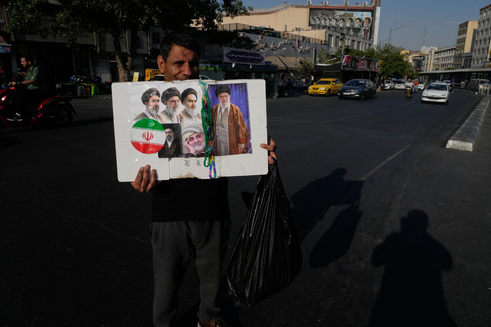 U.S. launches new airstrikes to ‘punish’ Iran for troop deaths U.S. launches new airstrikes to ‘punish’ Iran for troop deaths
