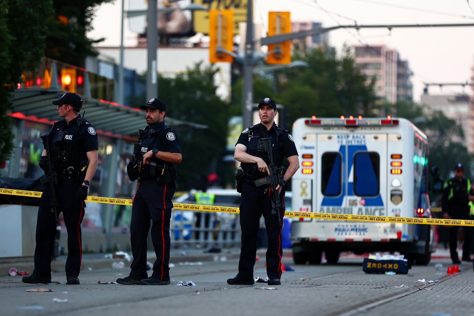 Toronto police looking for suspects after deadly shooting at festival Toronto police looking for suspects after deadly shooting at festival