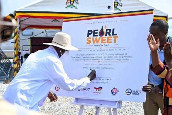 Uganda Extends Oil Production Deadline to June 2027 Amid Investor Pressure