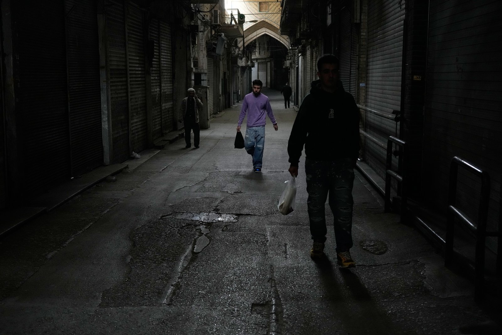 Iranian Workers Struggle Amid War‑Time Sanctions and Economic Collapse Iranian Workers Struggle Amid War‑Time Sanctions and Economic Collapse