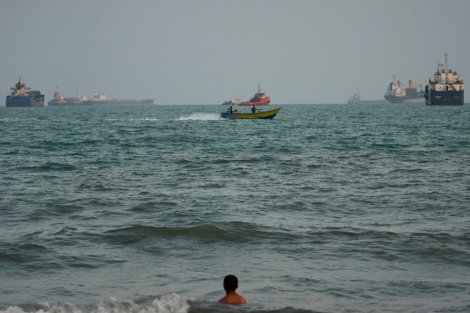 U.S. Strikes Iranian Oil Tankers in Retaliation for Missile Attacks on Navy Ships U.S. Strikes Iranian Oil Tankers in Retaliation for Missile Attacks on Navy Ships