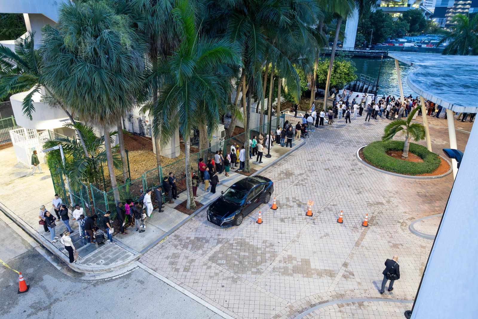 New Immigration Court Tactic Triggers Massive Lines and Chaos in Miami