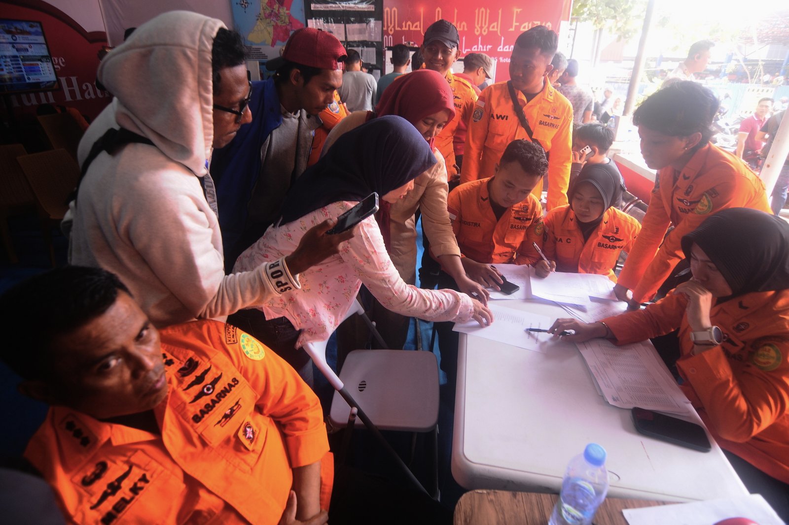 Indonesian Passenger Ship Overturns, Search Launched for Approximately 130 Missing