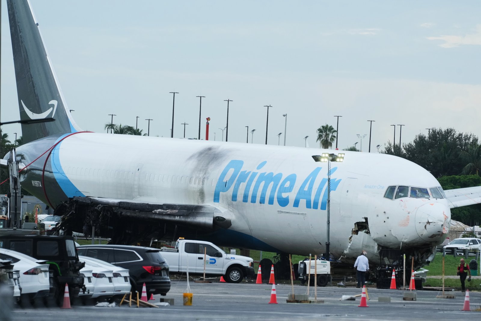 Amazon Suspends Use of 21 Air After Cargo Plane Skids Off Miami Runway
