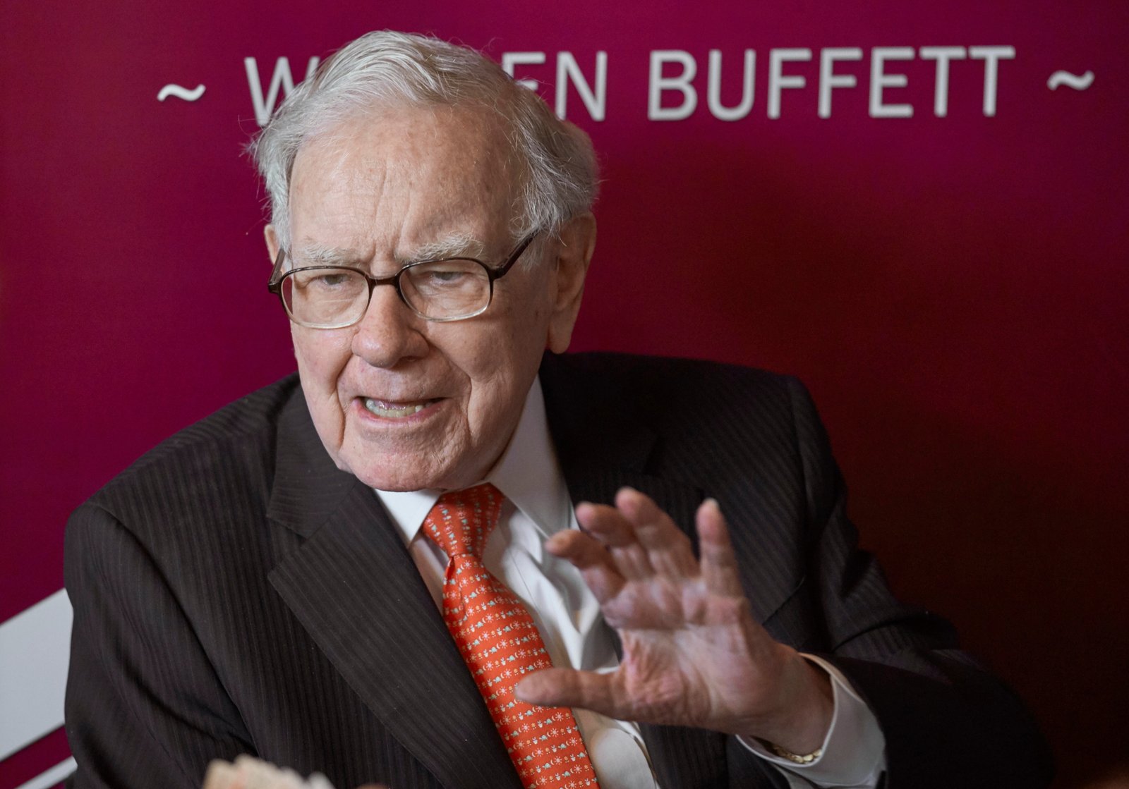 Warren Buffett Steps Down as Berkshire Hathaway Chairman, Names Successor Amid Market Shifts