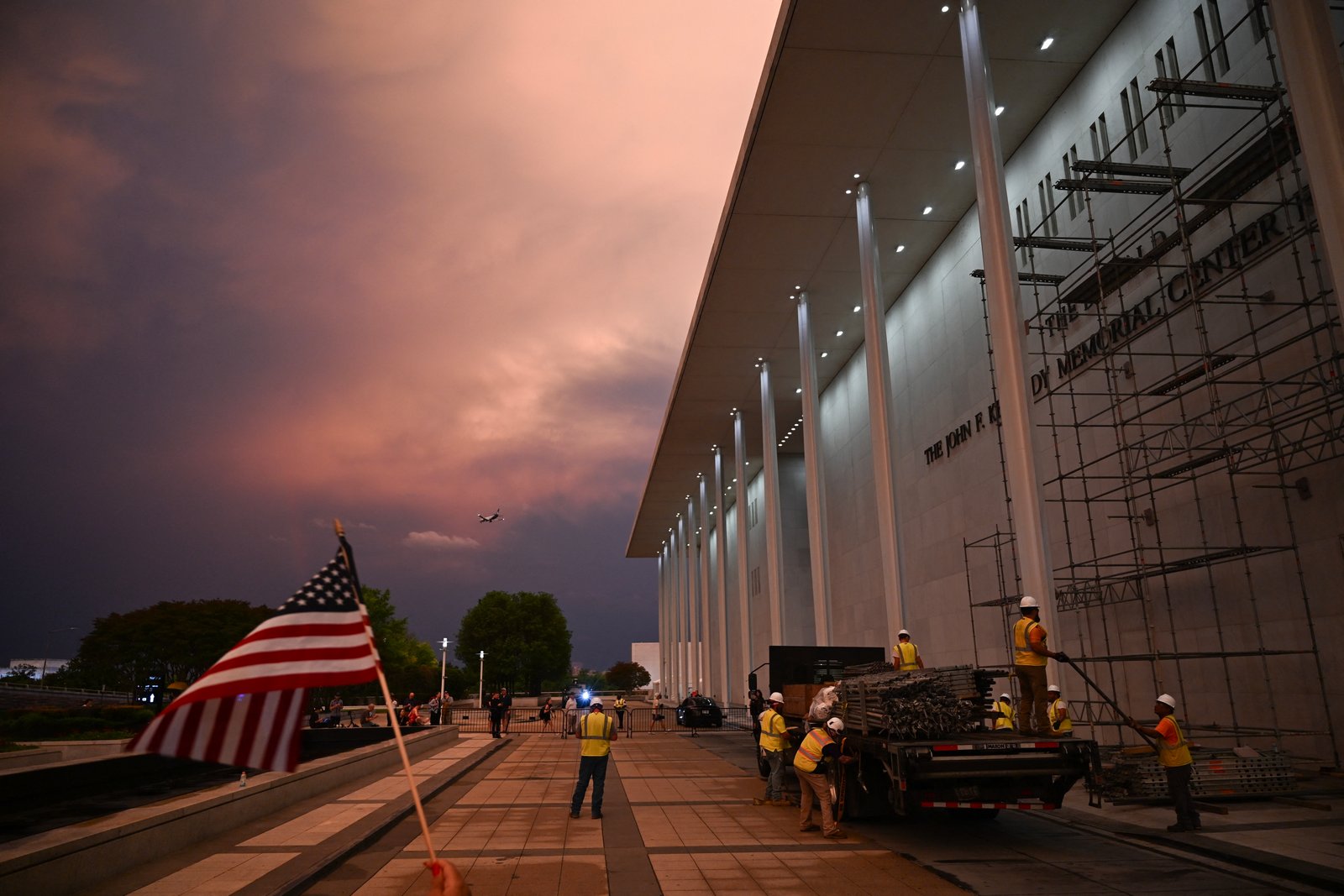 Kennedy Center Faces Imminent Bankruptcy, Threatened with Closure as Early as Tuesday